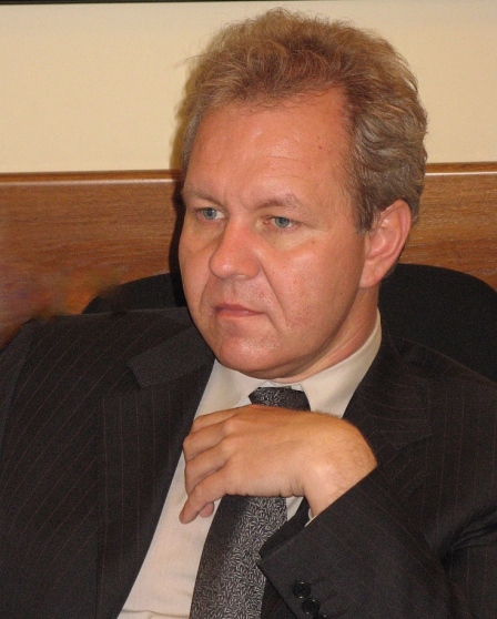 Владислав Иноземцев на заседании Экономического клуба ФБК